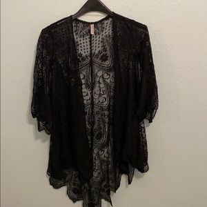 Scalloped lace kimono
